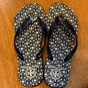 Tory Burch Black and Cream Patterned Flip Flops